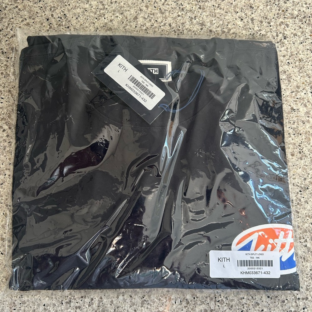 Kith Split Tee With Logo - image 3